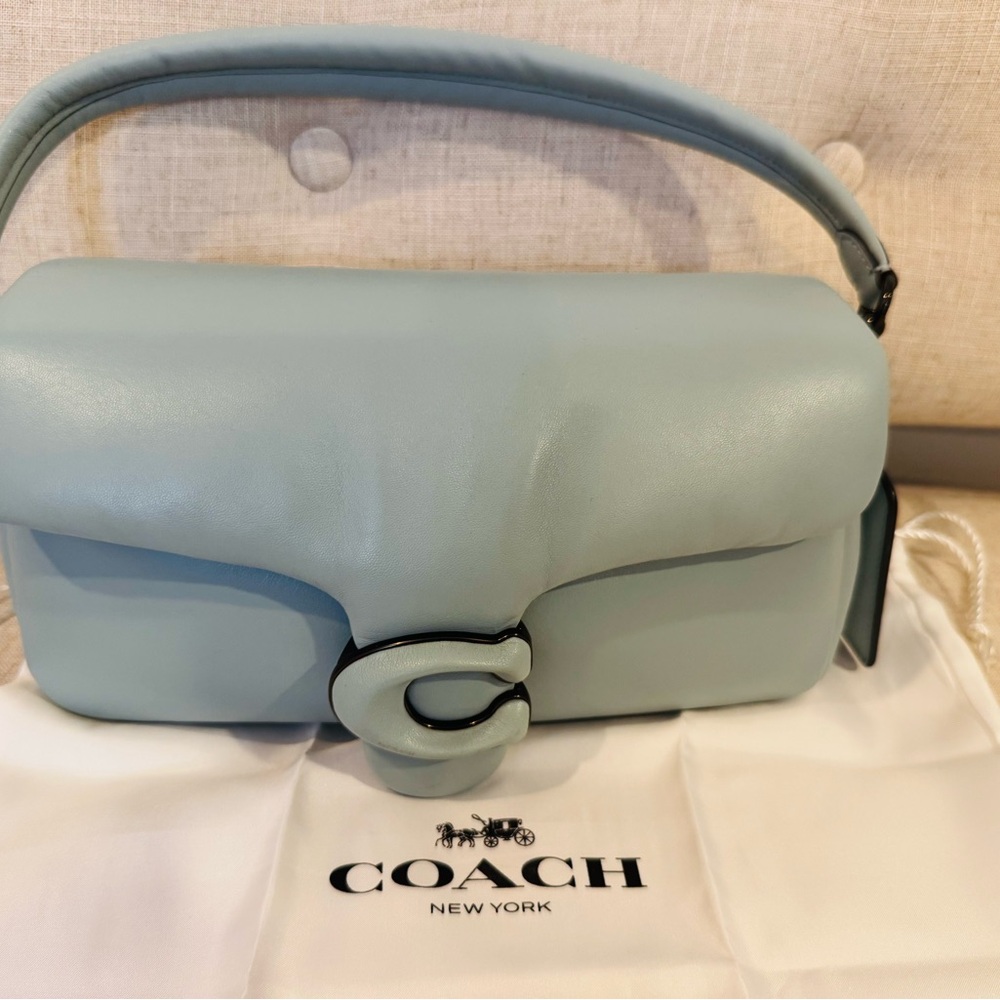 Coach Pillow Tabby 26. Almost new, in excellent condition. Beautiful bag!
